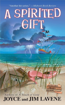 A Spirited Gift (A Missing Pieces Mystery #3) By Joyce and Jim Lavene Cover Image