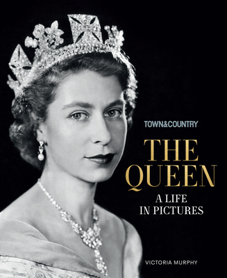 Town & Country: The Queen: A Life in Pictures By Victoria Murphy, Stellene Volandes (Foreword by), Town & Country (Editor) Cover Image