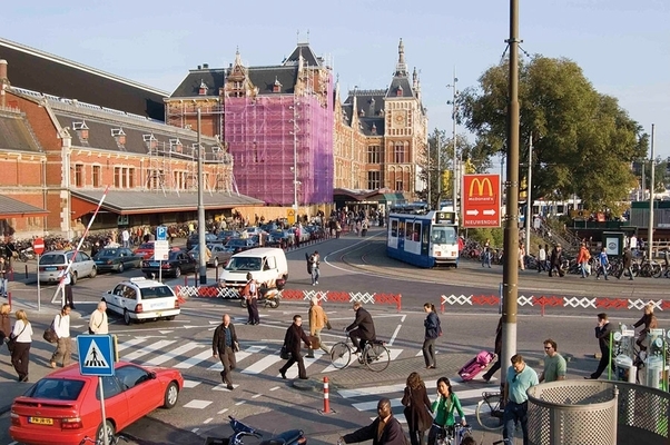 Along Amsterdam's Waterfront: Exploring the Architecture of the