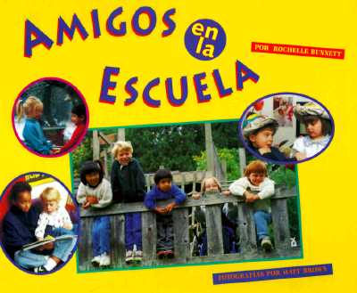 Amigos En La Escuela = Friends at School Cover Image