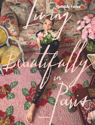 Living Beautifully in Paris By Mathilde Favier, Frédérique Dedet (Text by), Pascal Chevallier (Photographs by) Cover Image