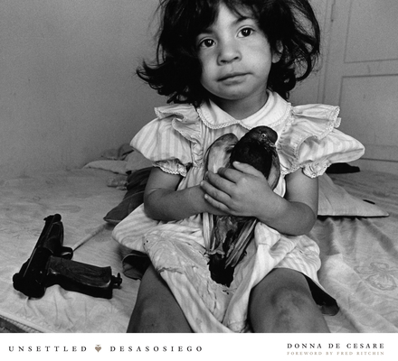 Unsettled/Desasosiego: Children in a World of Gangs/Los niños en un mundo de las pandillas Cover Image