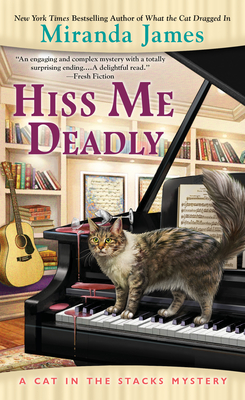 Hiss Me Deadly (Cat in the Stacks Mystery #15)