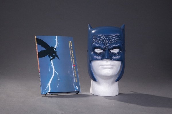 Batman: The Dark Knight Returns Book & Mask Set Cover Image