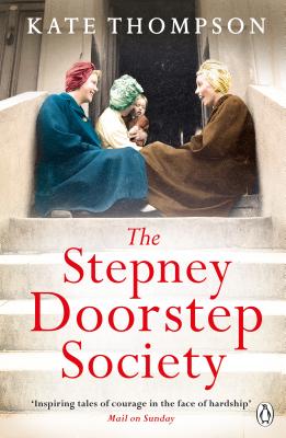 The Stepney Doorstep Society: The remarkable true story of the women who ruled the East End through war and peace (Ladybird Readers) By Kate Thompson Cover Image