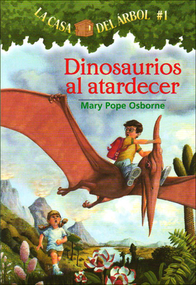 Dinosaurios Al Atardecer (Dinosaurs Before Dark) (Magic Tree House #1) Cover Image