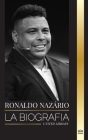 Ronaldo Nazário: La biografía del mejor delantero profesional de fútbol brasileño By United Library Cover Image