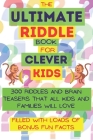The ultimate riddle book for clever kids: 300 riddles and brain teasers that all kids and families will love A5 By Erik Wilson Cover Image