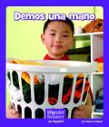 Demos Una Mano (Wonder Readers Spanish Fluent) Cover Image