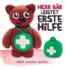 Herr Bär leistet Erste Hilfe By Marta Almansa Esteva Cover Image