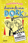 Una famosa con poco estilo / Dork Diaries: Tales from a Not-So-Glam TV Star (Diario De Una Dork #7) By Rachel Renée Russell Cover Image