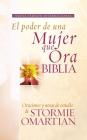 El Poder de una Mujer Que Ora Biblia-NVI = Power of a Praying Woman Bible-NVI Cover Image