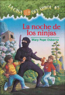 La Noche de Las Ninjas (Night of the Ninjas) (Magic Tree House #5) By Mary Pope Osborne, Salvatore Murdocca (Illustrator), Marcela Brovelli (Translator) Cover Image
