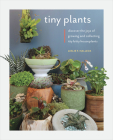 Tiny Plants: Discover the joys of growing and collecting itty-bitty houseplants By Leslie F. Halleck Cover Image