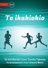 The Chase - Te ikakiokio (Te Kiribati) By Toreka Tabwaa, Giward Musa (Illustrator) Cover Image