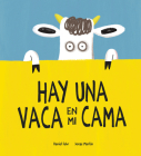 Hay Una Vaca En Mi Cama (Somos8) By Daniel Fehr, Jorge Martín (Illustrator) Cover Image