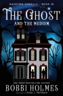 The Ghost and the Medium By Bobbi Holmes, Anna J. McIntyre, Elizabeth Mackey (Illustrator) Cover Image