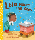 Lola Meets the Bees By Anna McQuinn, Rosalind Beardshaw (Illustrator) Cover Image