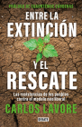 Entre la extinción y el rescate / Between Extinction and Rescue By Carlos Lavore Cover Image